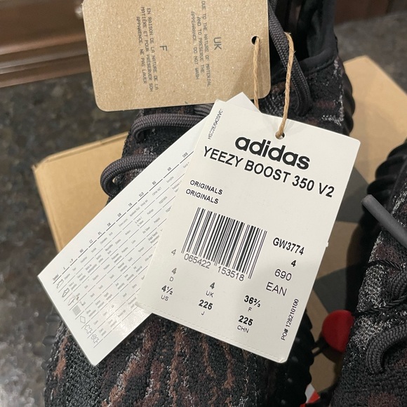 Yeezy 350 Boost V2 Moon Rock - Picture 4 of 11